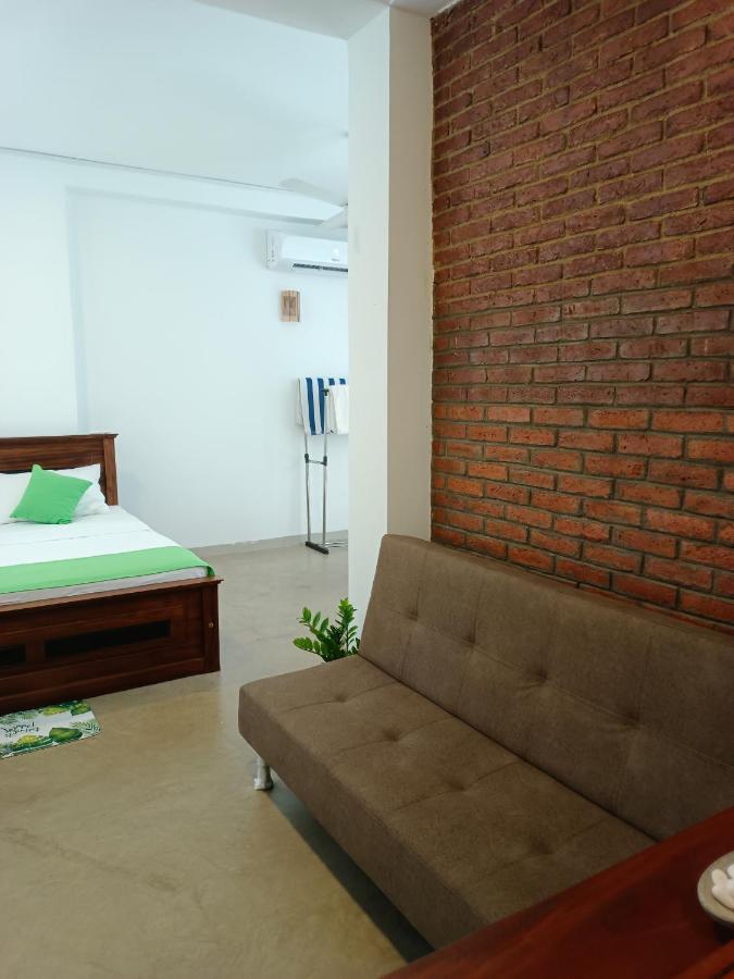 Lily Holiday Apartments 히카두와 객실 사진